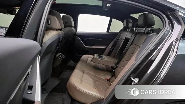 BMW 5 Series (G60) 2024 Серый из Кореи, фото 3