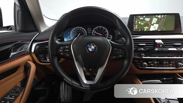 BMW 5 Series (G30) 2018 Белый из Кореи, фото 3