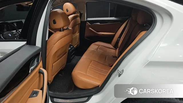 BMW 5 Series (G30) 2018 Белый из Кореи, фото 3