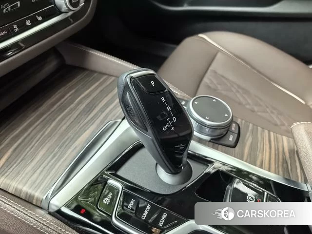 BMW 5 series 2021 Черный из Китая, фото 3
