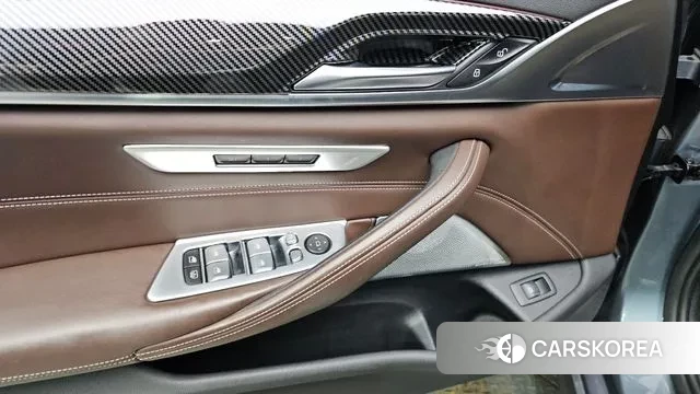 BMW 5 Series (G30) 2019 Серый из Кореи, фото 3