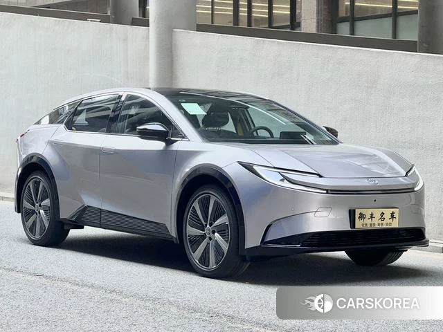 Toyota bZ5 2026 Серебристо-серый из Китая, фото 3