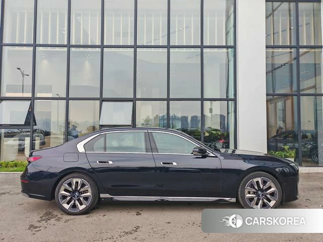 BMW 7 series 2024 Черный из Китая, фото 3