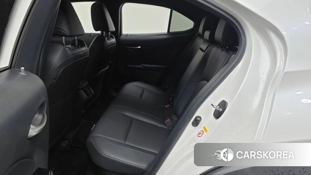 Lexus UX250h 2019 Белый из Кореи, фото 3