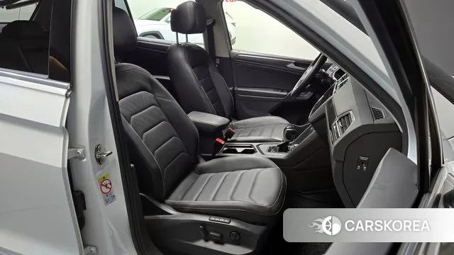 Volkswagen Tiguan second Generation 2022 Белый из Кореи, фото 3