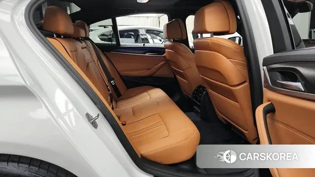 BMW 5 Series (G30) 2022 Белый из Кореи, фото 3