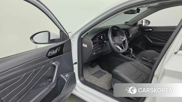 Volkswagen 7th Generation of Jetta 2023 Белый из Кореи, фото 3