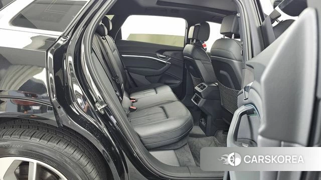 Audi e-Tron 2022 Черный из Кореи, фото 3