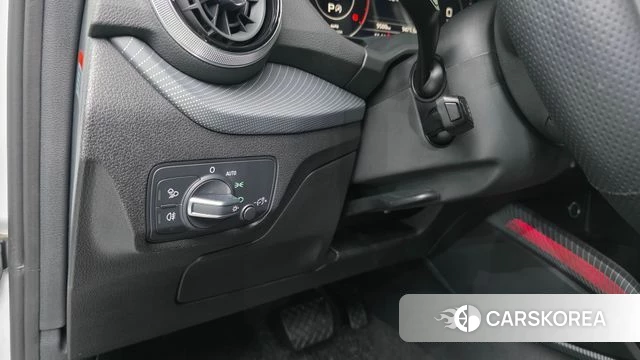 Audi Q2 2023 Белый из Кореи, фото 3