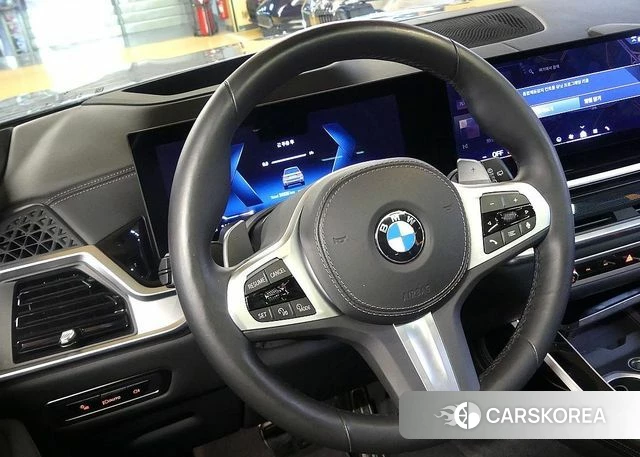 BMW X7 (G07) 2024 Серебристо-серый из Кореи, фото 3