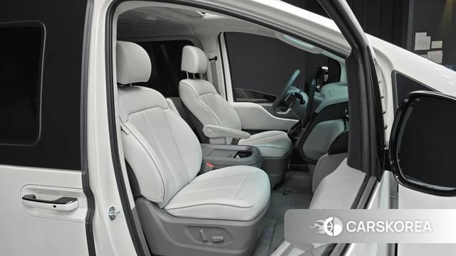 Hyundai Staria 2025 Белый из Кореи, фото 3