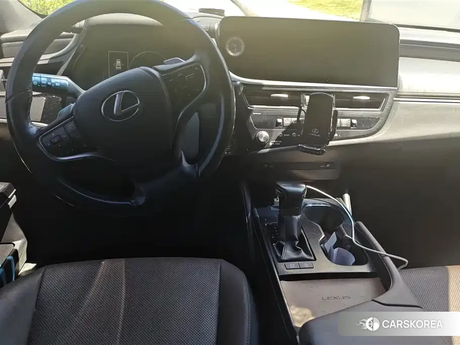 Lexus ES 2023 Silver/gray из Китая, фото 3