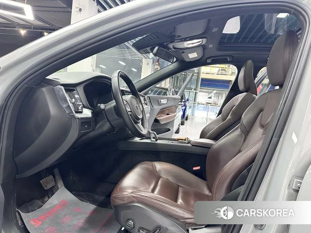 Volvo XC60 2023 Серебристо-серый из Китая, фото 3
