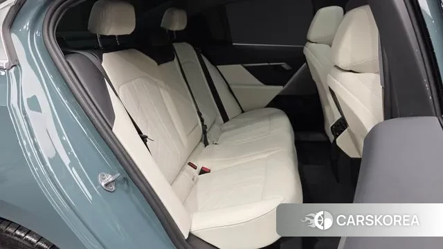 BMW 5 Series (G60) 2025 Небесно-голубой из Кореи, фото 3