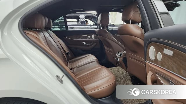 Mercedes-Benz E-Class W213 2023 Белый из Кореи, фото 3