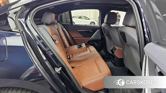 BMW i5 (G60) 2024 Черный из Кореи, фото 3