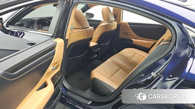 Lexus ES300h 7th generation 2022 Серый из Кореи, фото 3