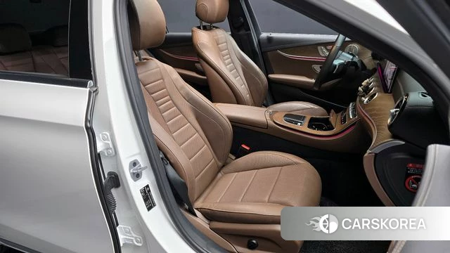 Mercedes-Benz E-Class W213 2021 Белый из Кореи, фото 3