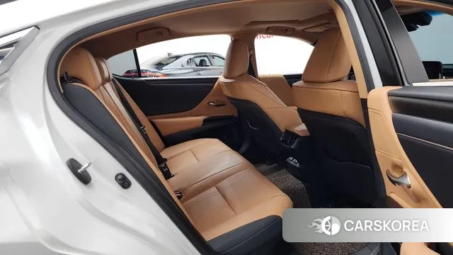 Lexus ES300h 7th generation 2021 Белый из Кореи, фото 3