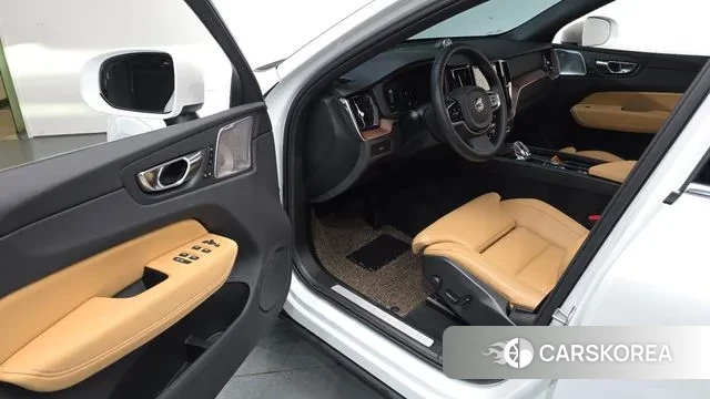 Volvo XC60 second Generation 2024 Белый из Кореи, фото 3