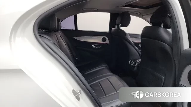 Mercedes-Benz E-Class W213 2018 Белый из Кореи, фото 3