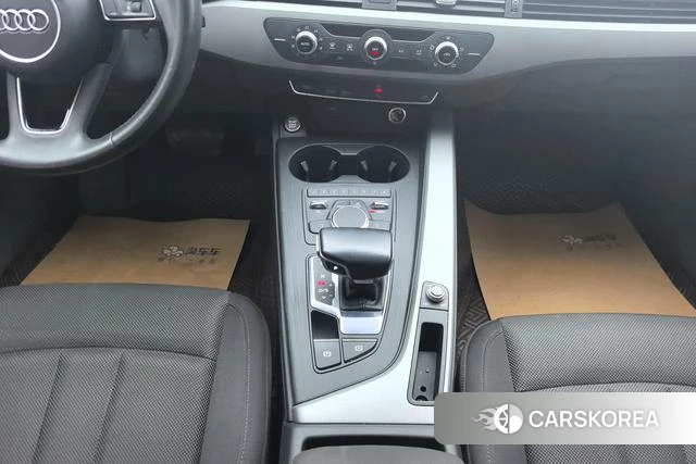 Audi A4L 2019 Темно-серый из Китая, фото 3