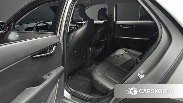 Kia Di Ol Nu Niro 2023 Серебристо-серый из Кореи, фото 3