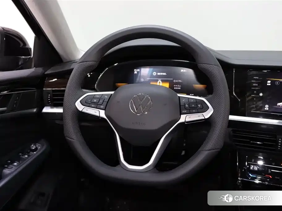 Volkswagen Passat 2025 Черный из Китая, фото 3