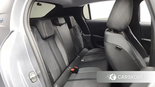 Peugeot e-208 second Generation 2022 Серебристо-серый из Кореи, фото 3