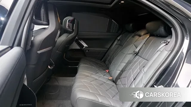 BMW 7 Series (G70) 2025 Черный из Кореи, фото 3