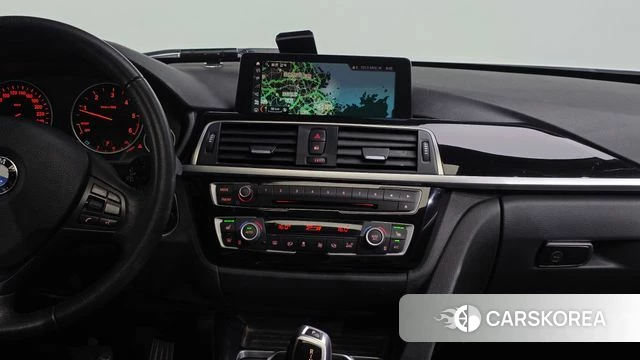 BMW 3 Series (F30) 2018 Белый из Кореи, фото 3
