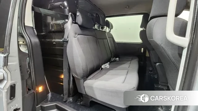 Hyundai Staria 2021 Серебряный из Кореи, фото 3