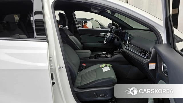 Kia Sportage 5th Generation Hybrid 2024 Белый из Кореи, фото 3