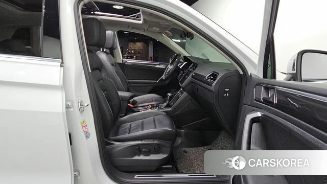 Volkswagen Tiguan second Generation 2018 Белый из Кореи, фото 3