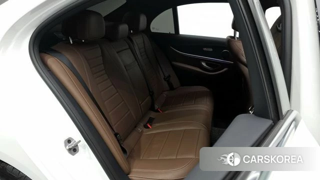 Mercedes-Benz E-Class W213 2023 Белый из Кореи, фото 3