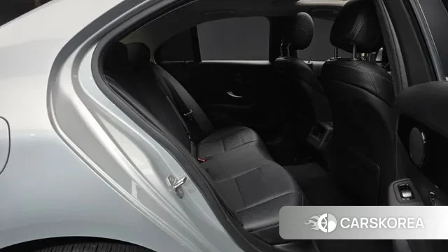 Mercedes-Benz C-Class W205 2018 Серебряный из Кореи, фото 3