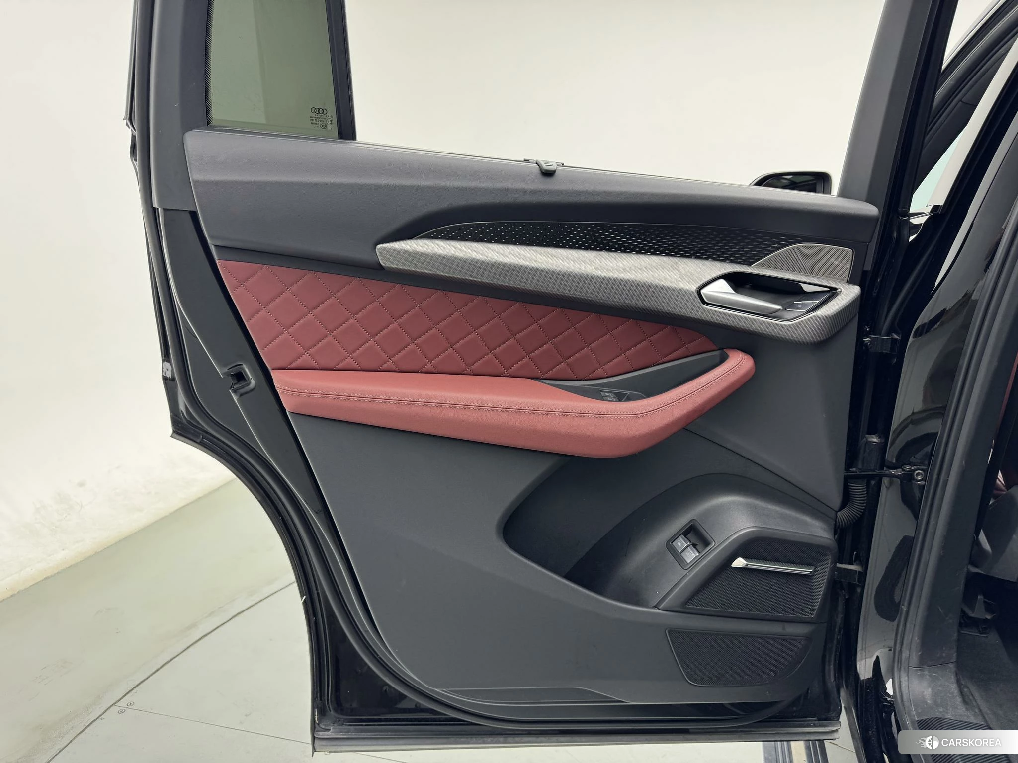 Audi Q6 2023 Черный из Китая, фото 3
