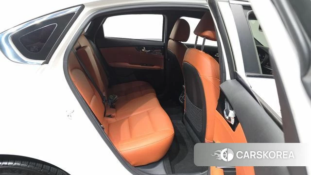 Kia The New K3 2nd generation 2021 Белый из Кореи, фото 3