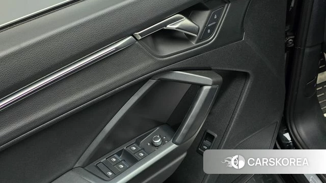 Audi Q3 (F3) 2022 Черный из Кореи, фото 3