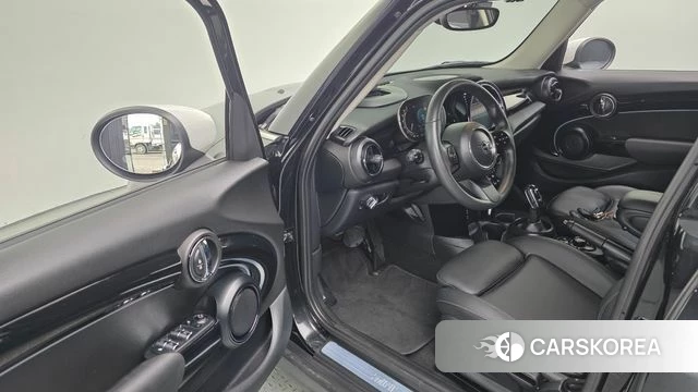 Mini Cooper 2023 Черный из Кореи, фото 3