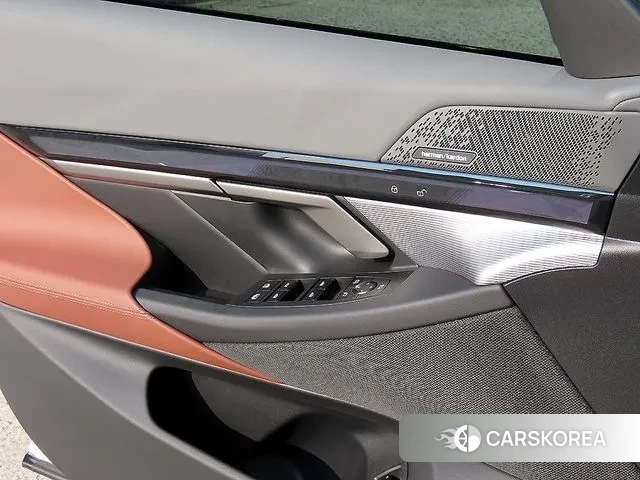 BMW 5 Series (G60) 2025 Белый из Кореи, фото 3