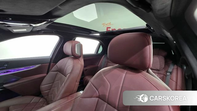 BMW 7 Series (G70) 2023 Черный из Кореи, фото 3