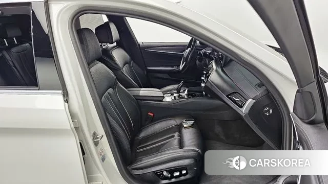 BMW 5 Series (G30) 2022 Белый из Кореи, фото 3