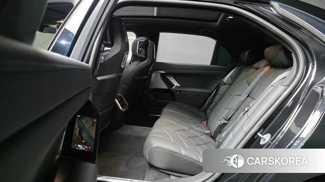 BMW 7 Series (G70) 2025 Черный из Кореи, фото 3