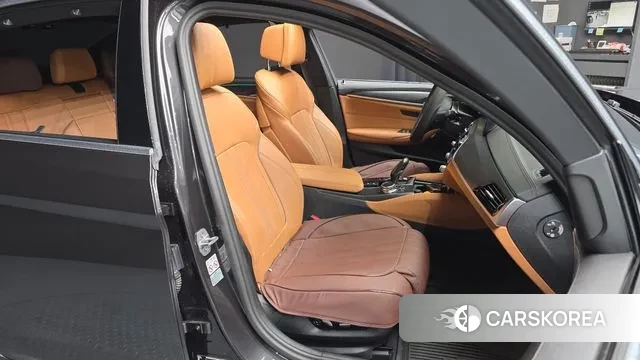 BMW 5 Series (G30) 2023 Серый из Кореи, фото 3