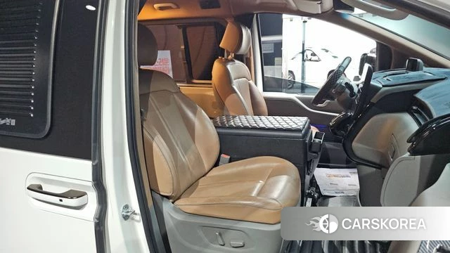 Hyundai Staria 2022 Белый из Кореи, фото 3
