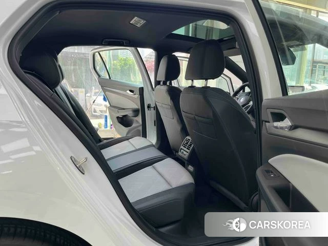 Volkswagen Golf 2025 Белый из Китая, фото 3