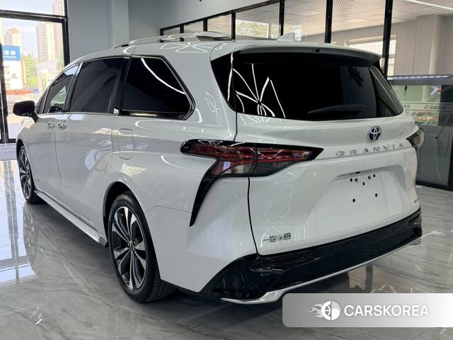 Toyota Grevia 2024 Белый из Китая, фото 3