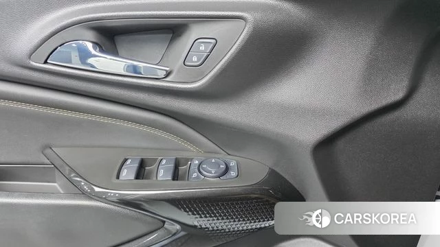 Chevrolet (GM Daewoo) Trax Crossover 2023 Белый из Кореи, фото 3