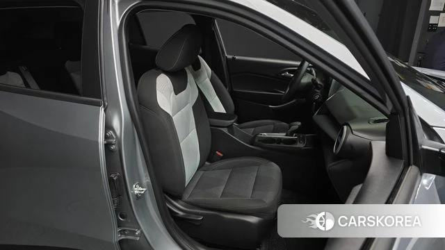 Chevrolet (GM Daewoo) Trax Crossover 2025 Серебристо-серый из Кореи, фото 3